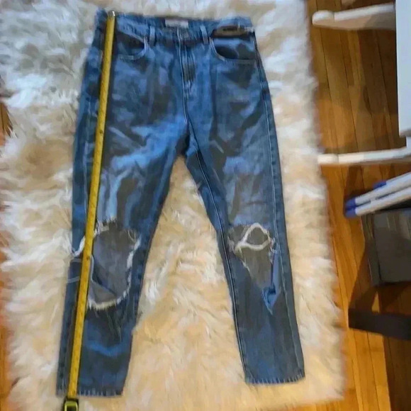 Extra distressed  Dynamite Cara jeans - Picture 7 of 9